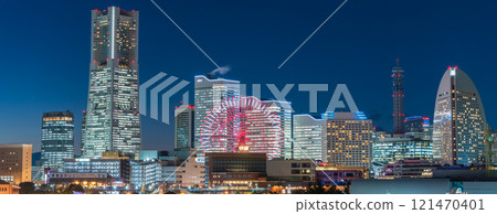 Panorama of the Minato Mirai night view from Osanbashi Pier in Kanagawa Prefecture 121470401