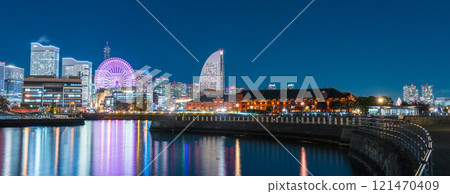 Panorama of the Minato Mirai night view from Osanbashi Pier in Kanagawa Prefecture 121470409