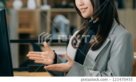Smiling telephone operator/businesswoman 121470455
