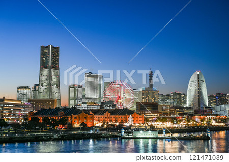 Night view of Yokohama Minato Mirai 121471089