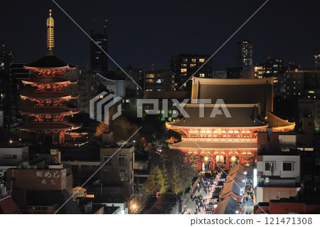 延伸至淺草寺本堂的仲見世通 淺草寺仲見世通夜景 延伸至淺草寺本堂的仲見世通 淺草寺仲見世通夜景 121471308