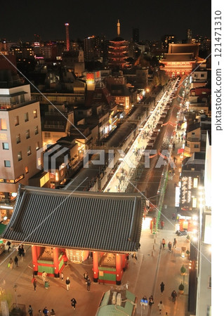 延伸至淺草寺本堂的仲見世通 淺草寺仲見世通夜景 延伸至淺草寺本堂的仲見世通 淺草寺仲見世通夜景 121471310