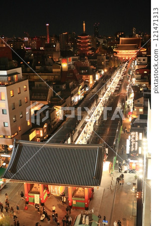 Nakamise Street that extends to the main hall of Sensoji Temple Night view of Nakamise Street of Sensoji Temple 121471313