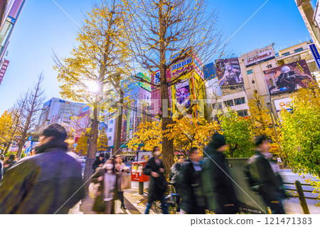 Tokyo cityscape in Japan End of the year. Inbound tourism continues... Akihabara is bustling with foreign tourists. Postboxes are... = 26th Tokyo cityscape in Japan End of the year. Inbound tourism continues... Akihabara is bustling with foreign tourists. Postboxes are... = 26th 121471383