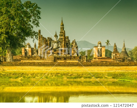 Wat Mahathat Maha That temple, Sukhothai, Thailand Wat Mahathat Maha That temple, Sukhothai, Thailand 121472047