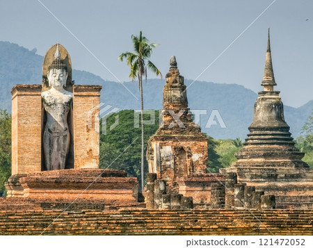 Buddha statue at Wat Mahathat Maha That temple, Sukhothai, Thailand 121472052