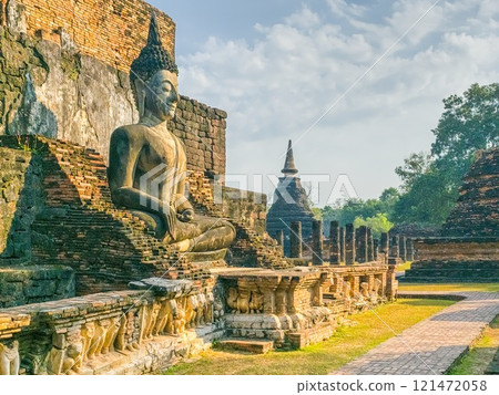 Buddha statue at Wat Mahathat Maha That temple, Sukhothai, Thailand 121472058