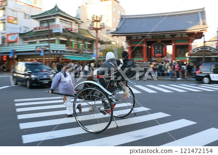 人力車在淺草疾馳 121472154