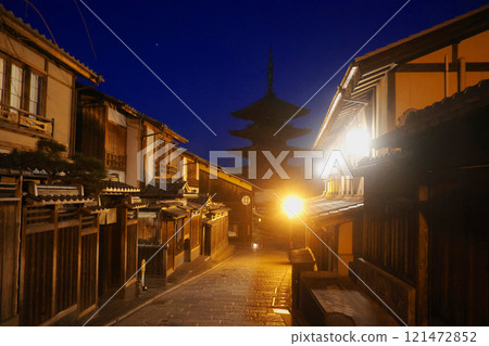 Yasaka Pagoda, Five-story Pagoda, and Stone Pavement (Higashiyama Ward, Kyoto) 121472852