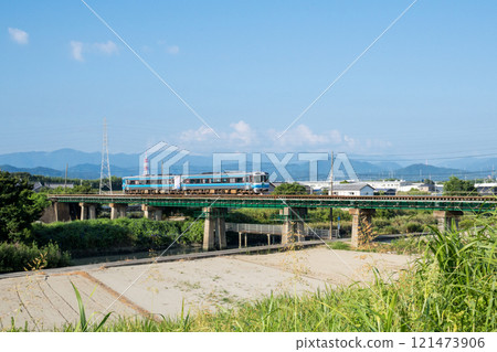 [Tokutoku Line] Limited Express Uzushio 1 heading for Tokushima Station 121473906