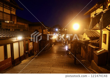 Ninenzaka, Kyoto's Slope Road (Higashiyama, Kyoto) Ninenzaka, Kyoto's Slope Road (Higashiyama, Kyoto) 121474148