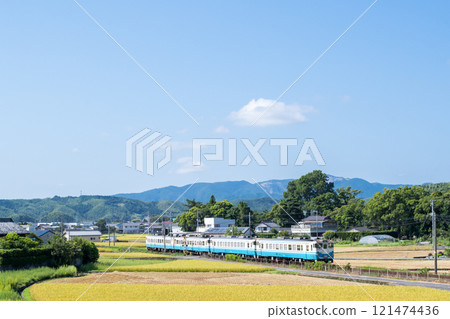 [Mugi Line] A local train with additional cars added for the Awa Odori dance 121474436