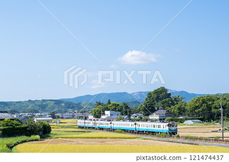 [Mugi Line] A local train with additional cars added for the Awa Odori dance 121474437