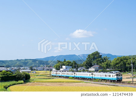 [Mugi Line] A local train with additional cars added for the Awa Odori dance 121474439