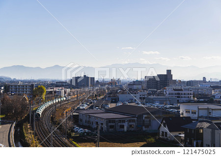 松本市的朦朧山景與鐵軌 121475025