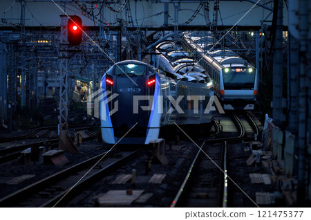 從東京車站出發的中央線 121475377