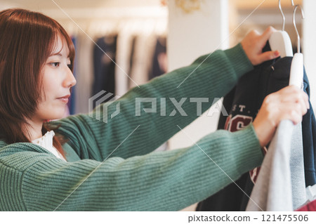 A woman choosing clothes at a shopping mall (Photo courtesy of Nuttari Terrace Shopping Street) 121475506