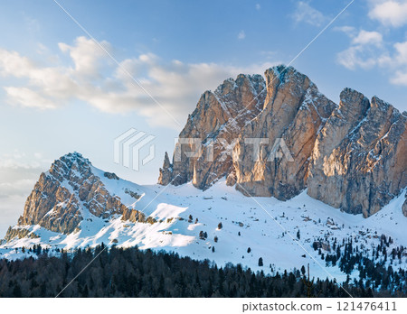 Beautiful winter mountain landscape. 121476411