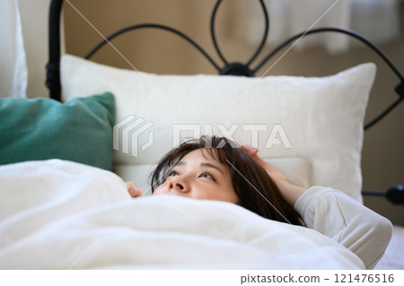 Female portrait 121476516