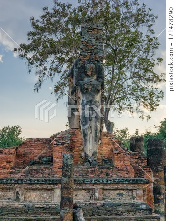 Ruins of Wat Phra Phai Luang temple in Sukhothai, Thailand 121478290