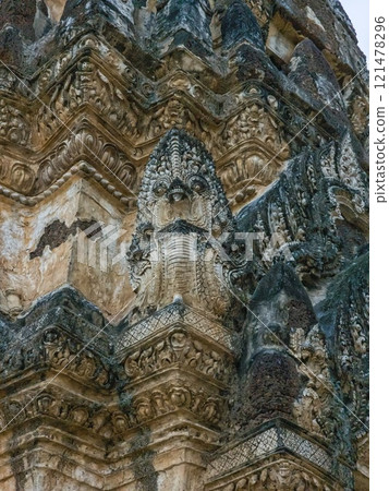 Ruins of Wat Phra Phai Luang temple in Sukhothai, Thailand Ruins of Wat Phra Phai Luang temple in Sukhothai, Thailand 121478296