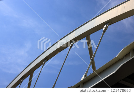 Close up detail of Steel structure hinges and pin connection joint on modern building. 121478693