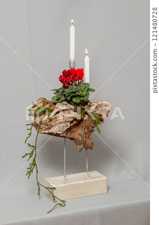 Christmas composition of flowers and Christmas decorations 121480728