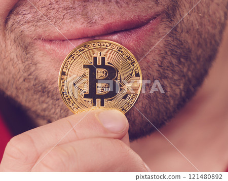 Man hand holding golden bitcoin 121480892