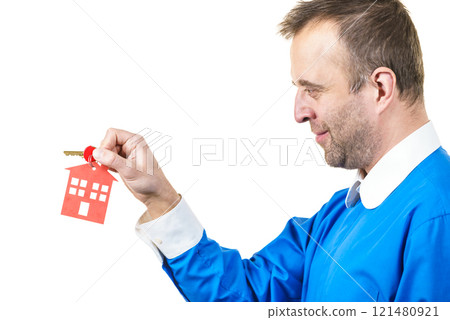Man holding home keys Man holding home keys 121480921