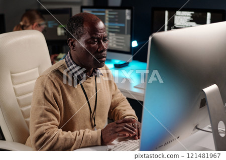 Experienced male IT support manager Experienced male IT support manager 121481967