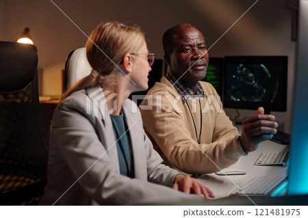Discussing data at meeting in office 121481975