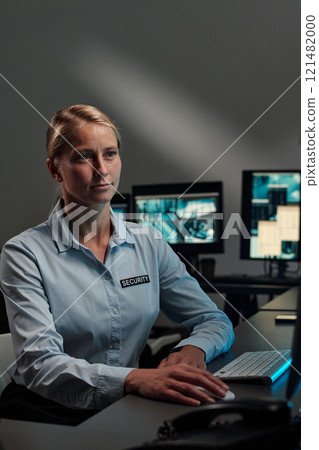 Officer looking at computer screen 121482000