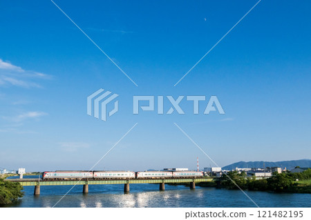 [Kotoku Line] Limited express train with additional cars for Awa Odori 121482195