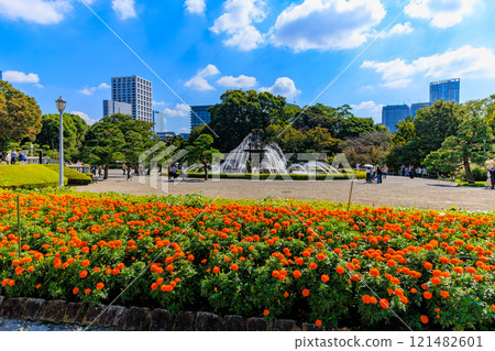 Akasaka Palace State Guest House, Motoakasaka, Minato Ward, Tokyo (flower beds and fountain in the main garden) 121482601