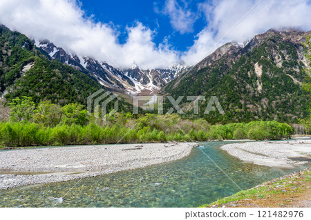 Early summer on the Kamikochi Nature Trail: Early morning forest walking along the Azusa River and Dakezawa Early summer on the Kamikochi Nature Trail: Early morning forest walking along the Azusa River and Dakezawa 121482976