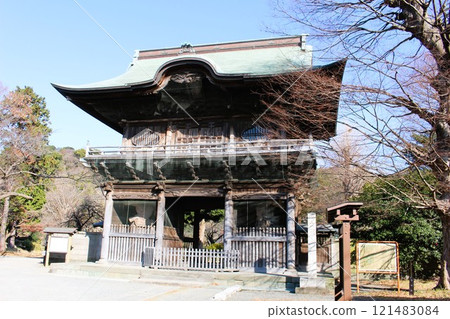 Autumn leaves at the Niomon Gate of Shomyoji Temple, Kanazawa Bunko, Yokohama, Kanagawa Prefecture 121483084
