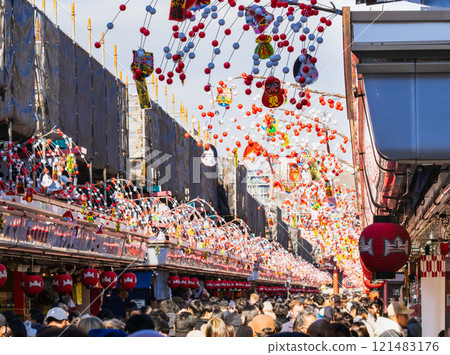 Sensoji Temple Nakamise *Some parts are soft focus 121483176