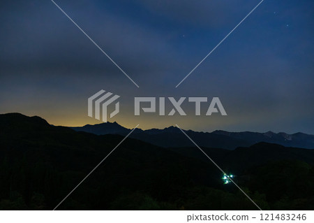 Dawn of the Shimane Tateyama mountain range 121483246