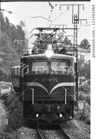 The trolley family train running on the Iida Line 121483464