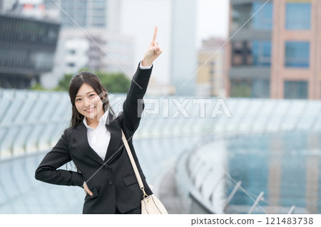 Businesswoman pointing in the city Businesswoman pointing in the city 121483738