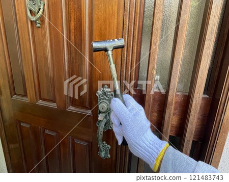 Image of illegal part-time job 121483743