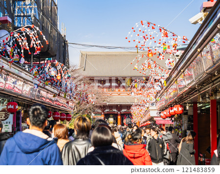 Sensoji Temple Nakamise *Some parts are soft focus 121483859
