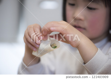 Enjoy handmade gyoza with your kids 121483909