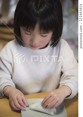 Enjoy handmade gyoza with your kids 121483914