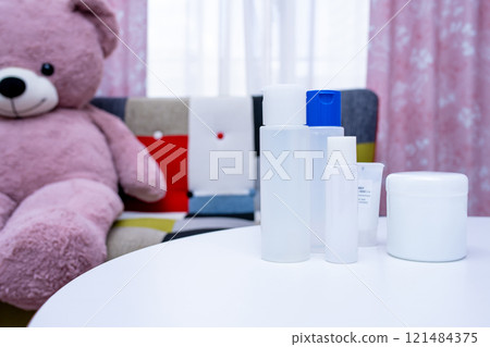 Young women's skin care image, women's choice of cosmetics, skin care, skin care Young women's skin care image, women's choice of cosmetics, skin care, skin care 121484375