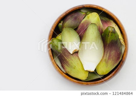 Fresh green purple artichoke petals 121484864
