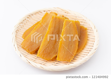 竹漏勺上的紅薯乾看起來很美味 竹漏勺上的紅薯乾看起來很美味 121484992