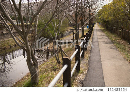 在冬天的 Nigobank Ryōryō 水道沿岸散步 121485364