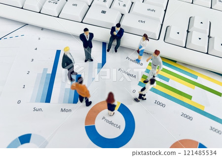 Businessmen of the organization are having a meeting in unity Businessmen of the organization are having a meeting in unity 121485534