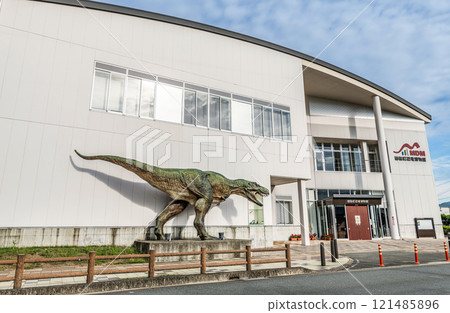 熊本縣上今敷郡三船町，展示有許多恐龍化石的自然史博物館，三船町恐龍博物館 121485896